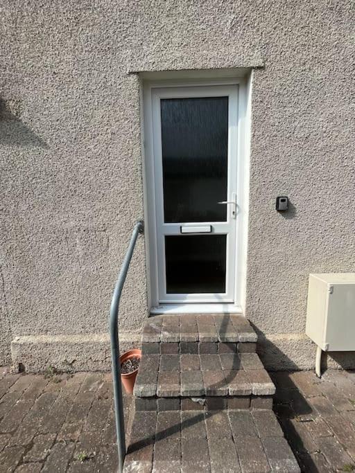 One Bedroom Apartment In The Centre Of Ландъндо Екстериор снимка