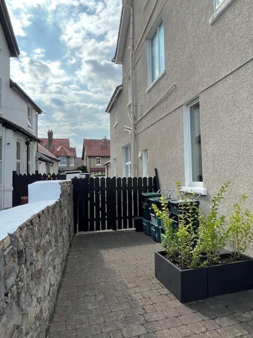 One Bedroom Apartment In The Centre Of Ландъндо Екстериор снимка