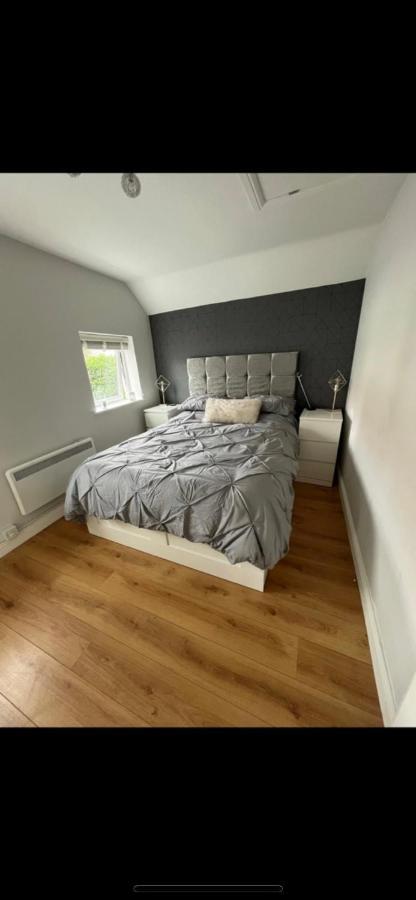 One Bedroom Apartment In The Centre Of Ландъндо Екстериор снимка