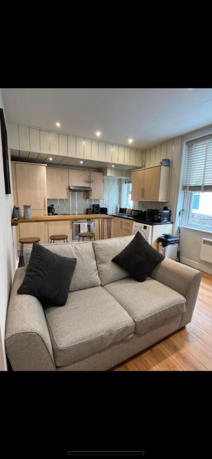 One Bedroom Apartment In The Centre Of Ландъндо Екстериор снимка