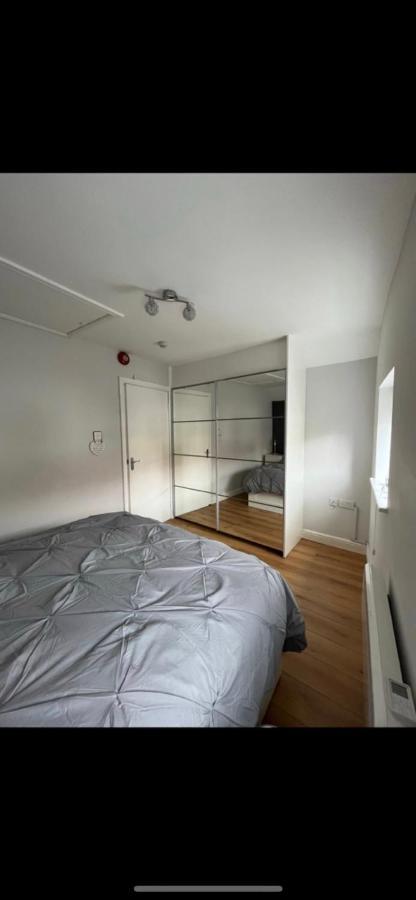 One Bedroom Apartment In The Centre Of Ландъндо Екстериор снимка