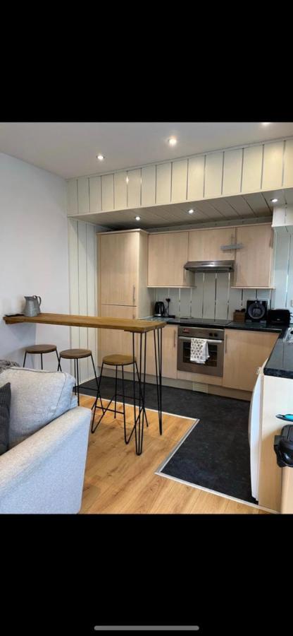 One Bedroom Apartment In The Centre Of Ландъндо Екстериор снимка